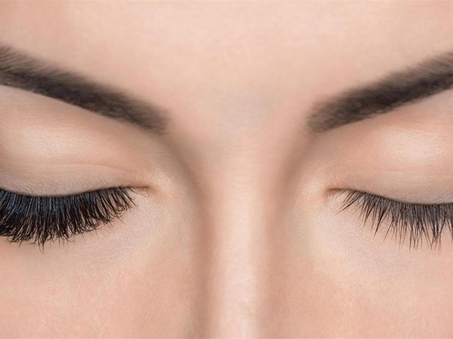 Ojos caídos, ¿cómo ampliar la mirada con el maquillaje?